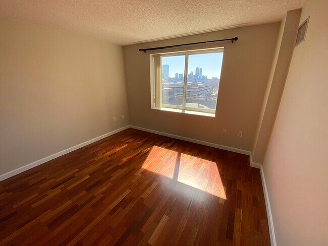 Building Photo - 8 Museum Way