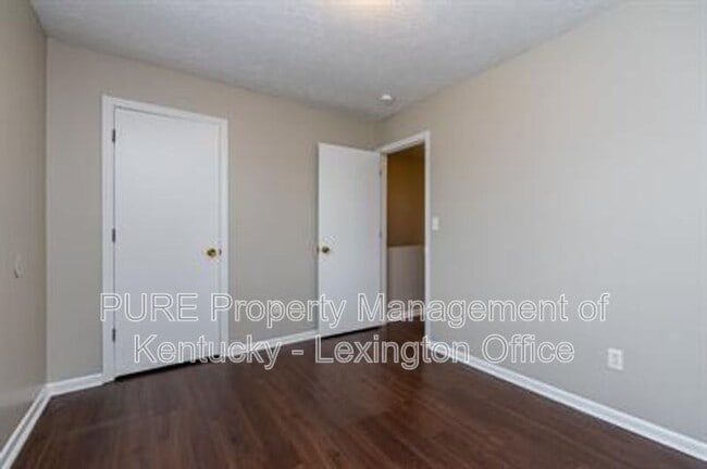 Building Photo - 209 Landings Dr
