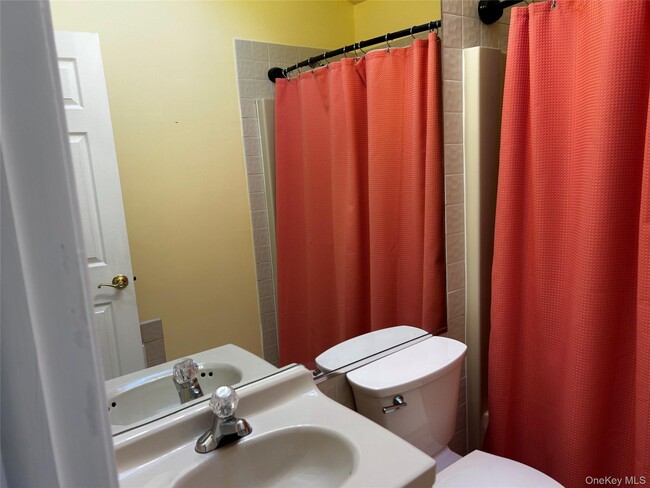 Building Photo - 8 Hickory Rd