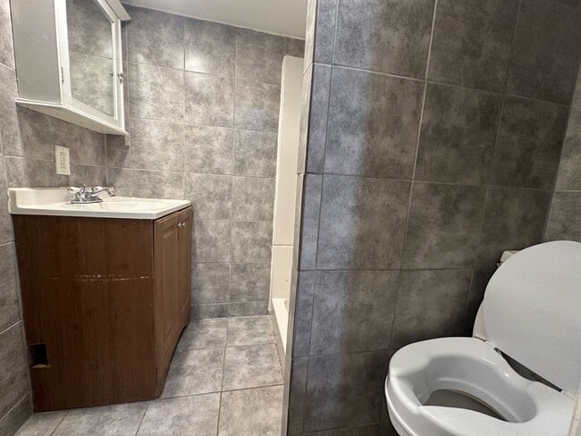 Building Photo - 86 Pleasantville Rd