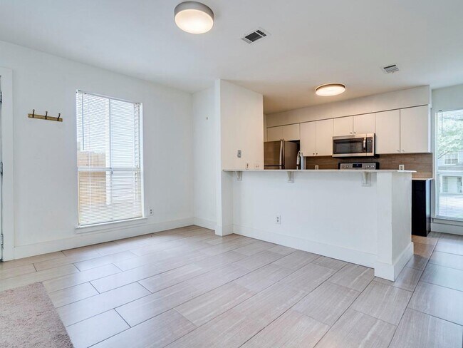 Building Photo - 6901 Old Quarry Ln