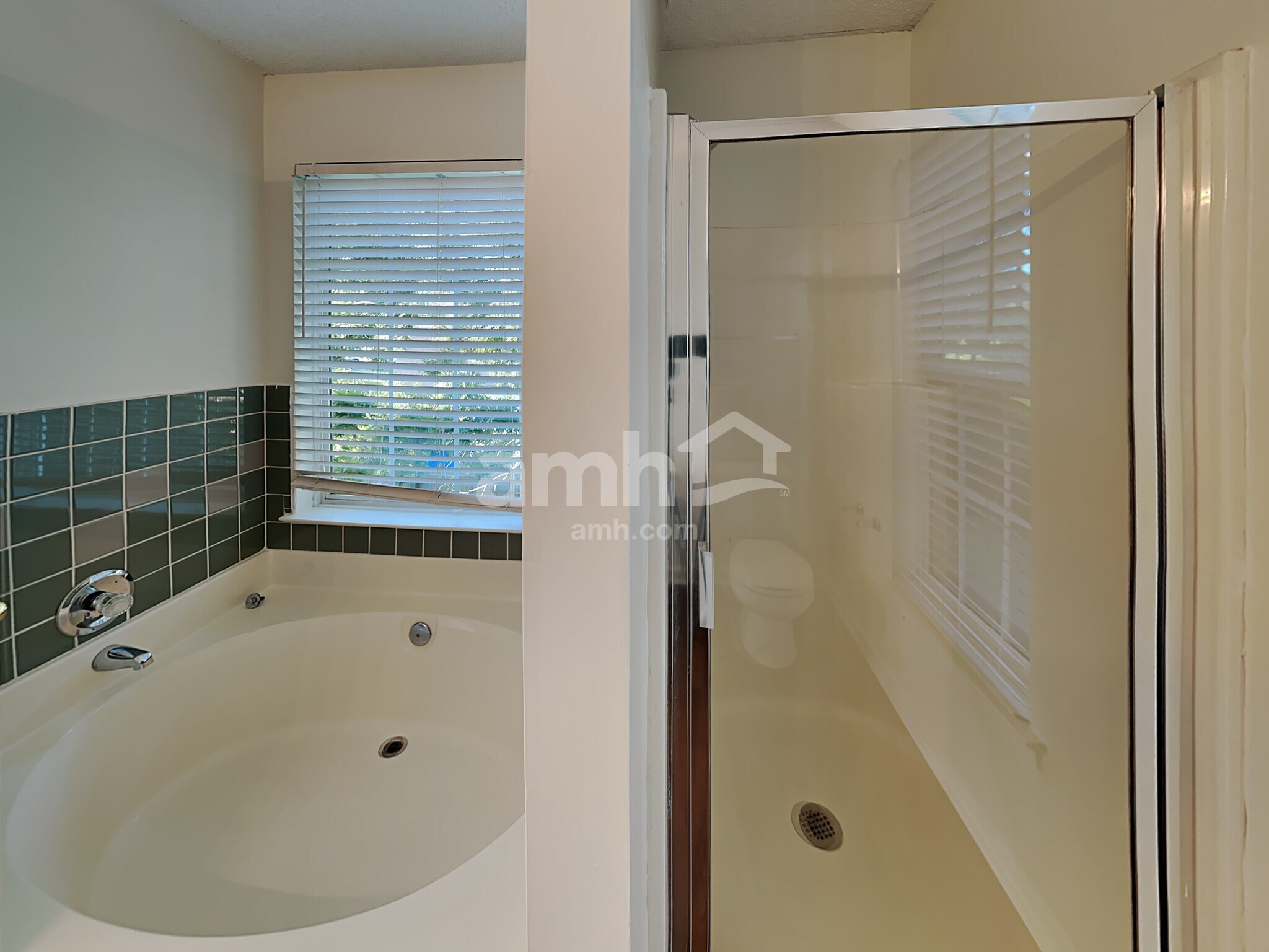 Building Photo - 949 Milkwood Ln