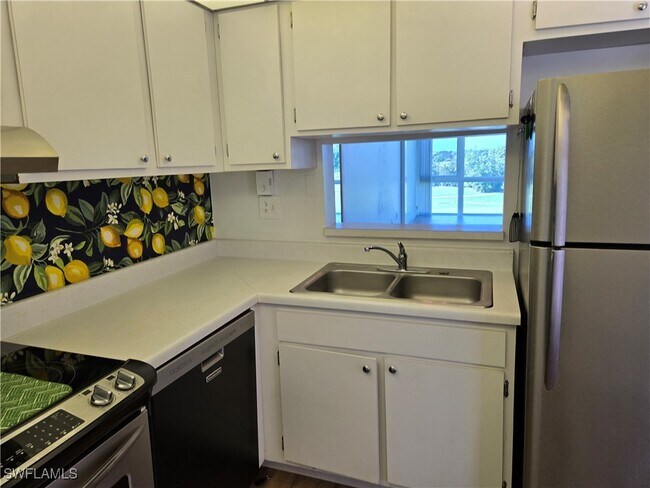 Building Photo - 1580 Pine Valley Dr