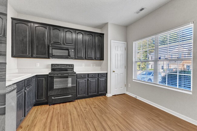 Building Photo - 3 Bedroom Brick Front Carraige Downs Townhome In Desirable Apex