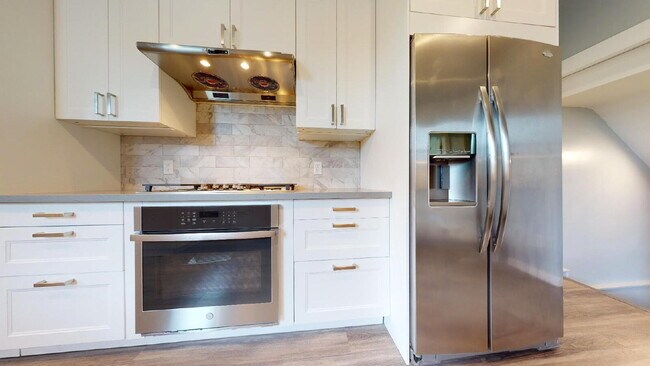 Building Photo - "Lake Street Victorian w/ Classic Charm & Modern Updates 3-Bed 2.5 Baths in one of SF's highly so...