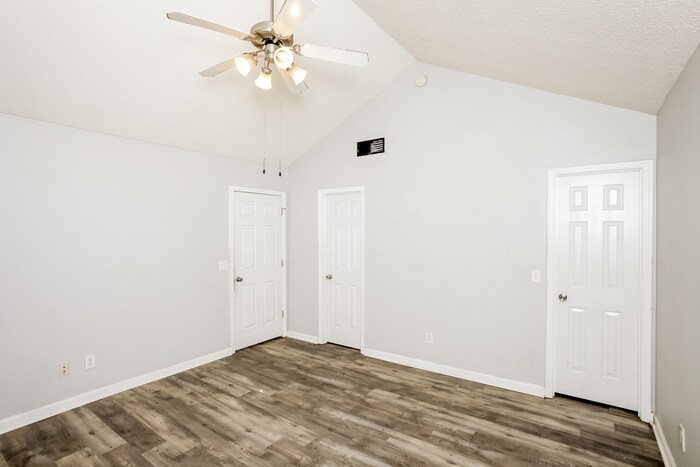 Building Photo - 66 W Killian Station Ct