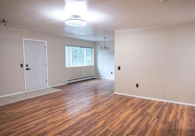 Building Photo - 5565 Cottonwood Dr