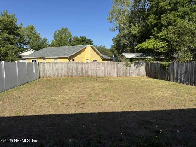 Building Photo - 2654 Hidden Village Dr