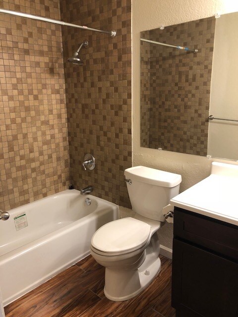 Building Photo - 1180 Spring Valley Common