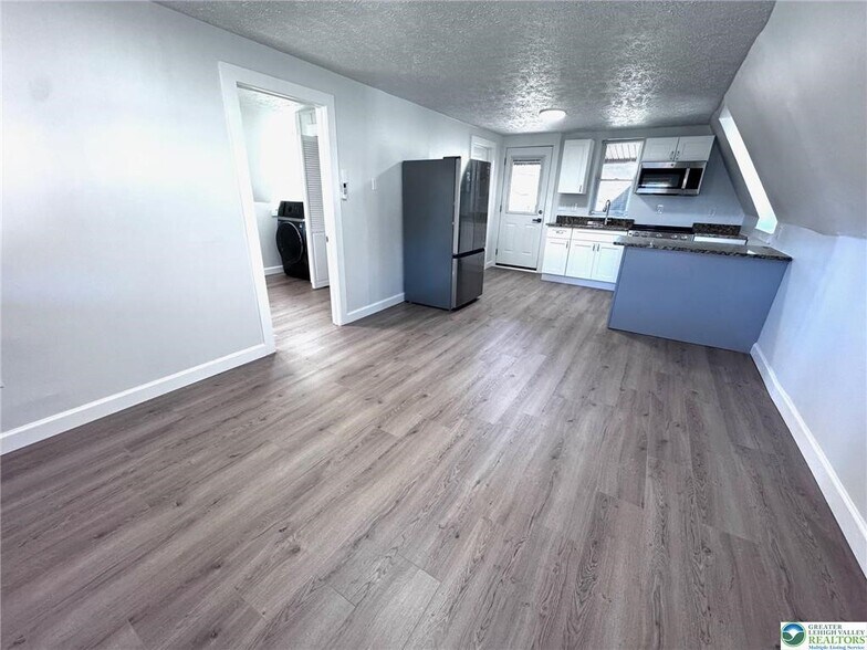 Building Photo - 173A 8th St