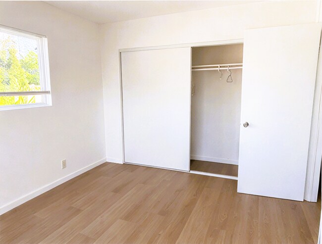 Building Photo - 151 Catron Dr