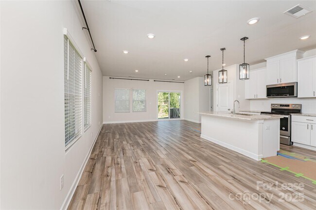 Building Photo - 2352 Belterra Dr