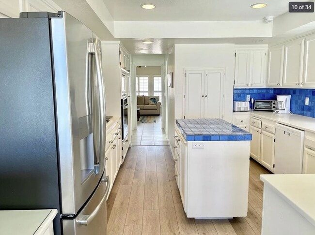 Building Photo - 4025 Ocean Dr