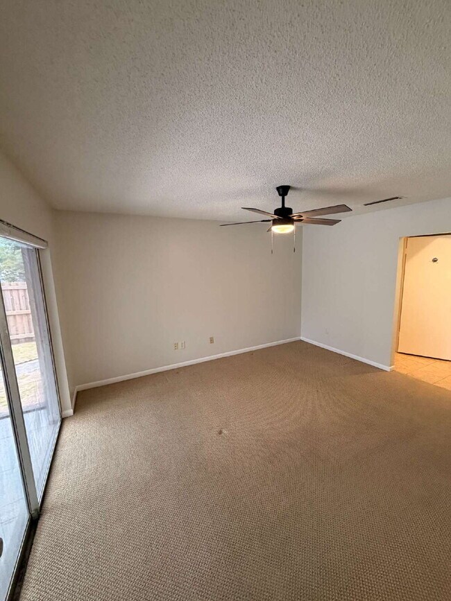 Building Photo - PRIVATE POOL HOME | 3 BED / 2 BATH | FENCED YARD | GARAGE | PET FRIENDLY