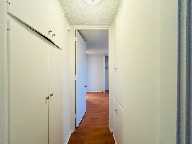 Building Photo - 1137 11th St