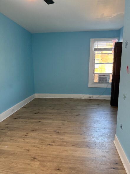 Building Photo - 466 Dayton St