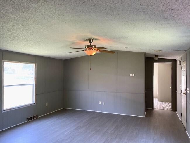 Building Photo - 225 Hillsdale Estates Ln