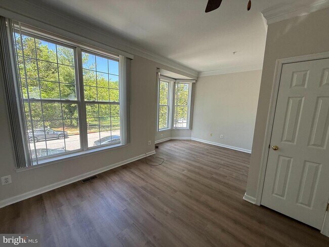 Building Photo - 5714 Goldfinch Ct