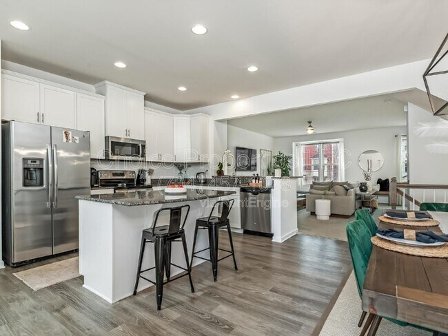 Building Photo - 4027 Zilker Park Dr