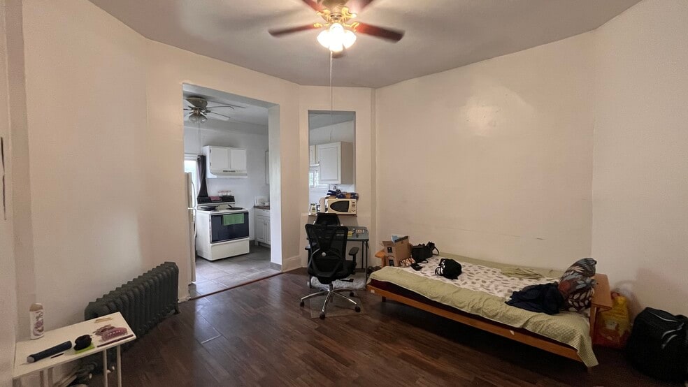 Building Photo - 5807 Hobart St