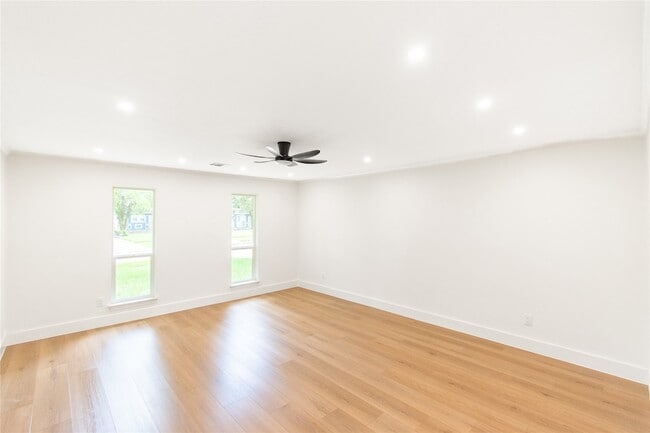 Building Photo - 15202 La Paloma Dr