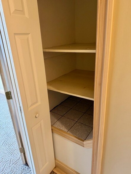 Building Photo - 1616 Spring Valley Dr