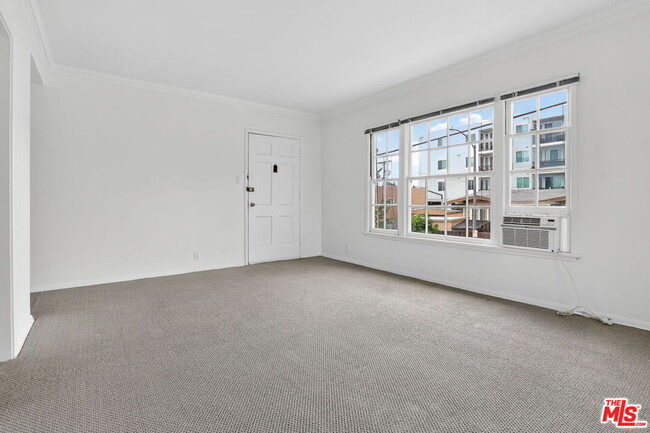 Building Photo - 314 N St Andrews Pl