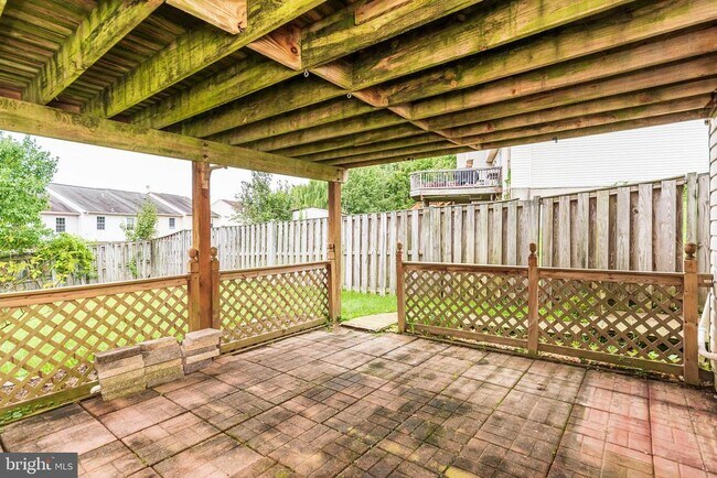 Building Photo - 3348 Raccoon Ct