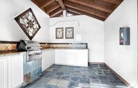 Building Photo - 930 Peach Ave