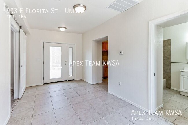 Building Photo - 933 E Florita St