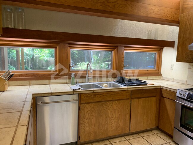 Building Photo - 3152 W Los Altos Ave