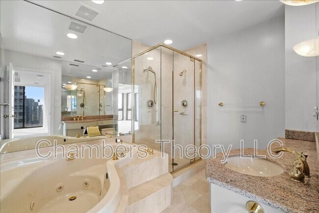 Building Photo - 1530 Key Blvd