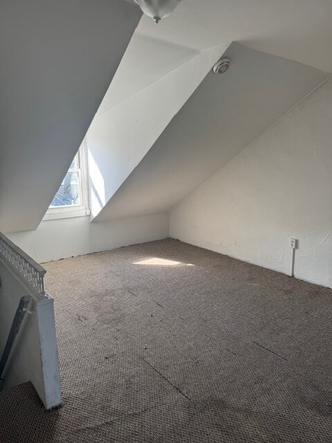 Building Photo - 522 Maple St