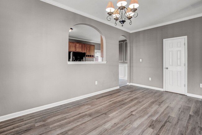 Building Photo - ADORABLE AND COZY-Come see this townhome i...