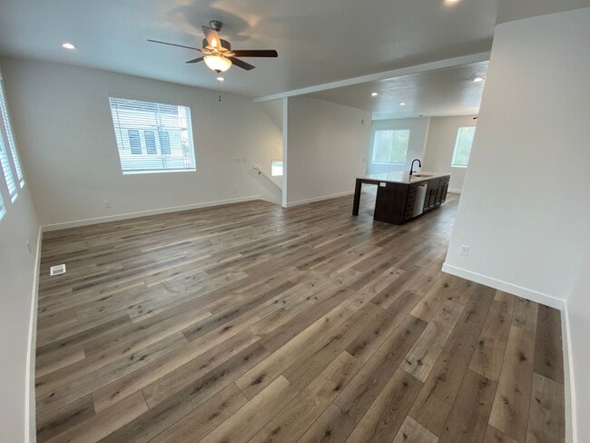 Building Photo - Newer Rockwell Ranch Townhome