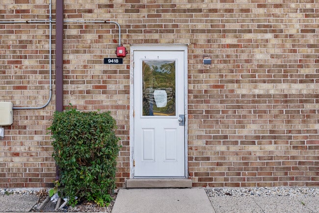 Building Photo - 9418 Bay Colony Dr