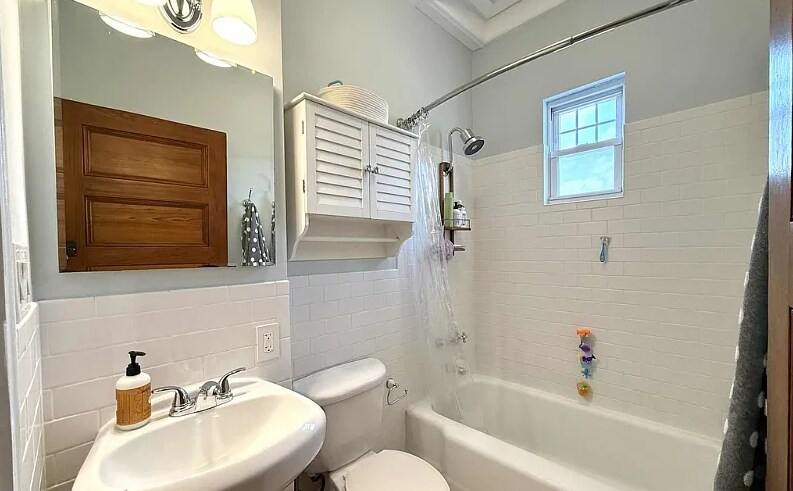 Building Photo - 14 Saint Martin St