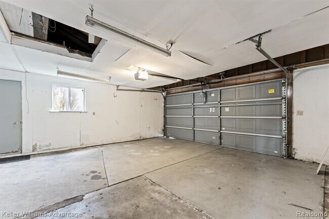 Building Photo - 2479 Ivanhoe Dr