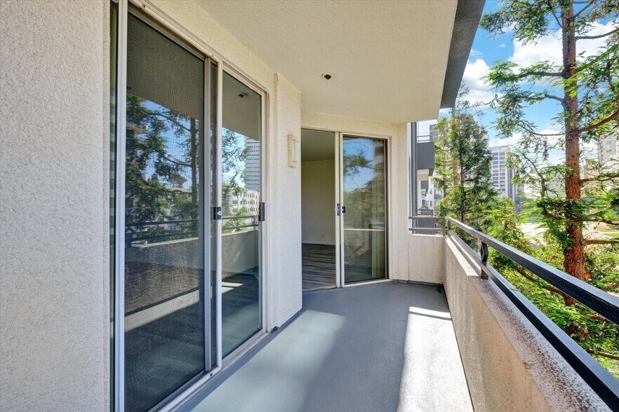 Building Photo - 10601 Wilshire Blvd