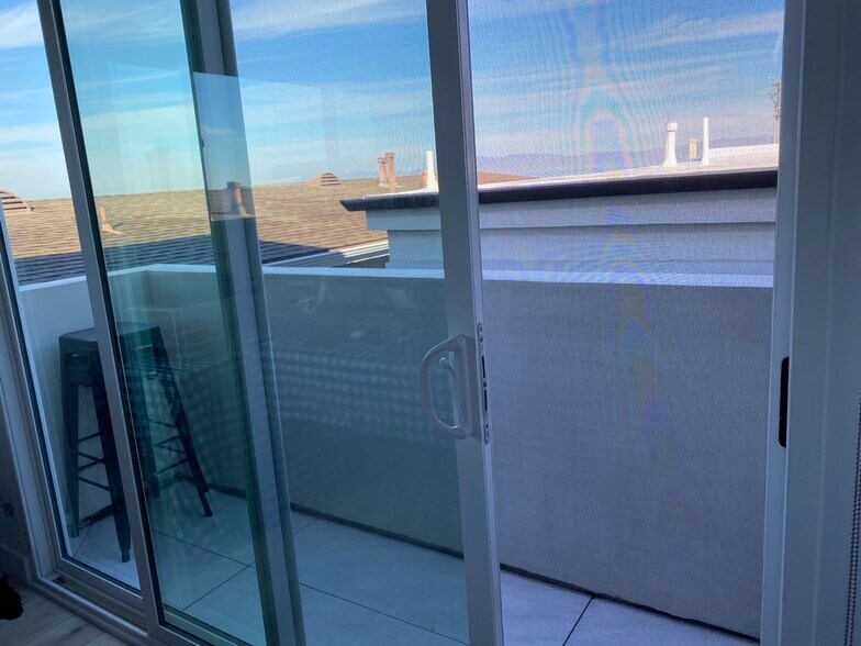 Building Photo - 221 36th Pl