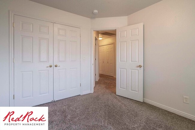 Building Photo - 3 Bed 2 Bath, 2 Car Garage with a Fully Fe...