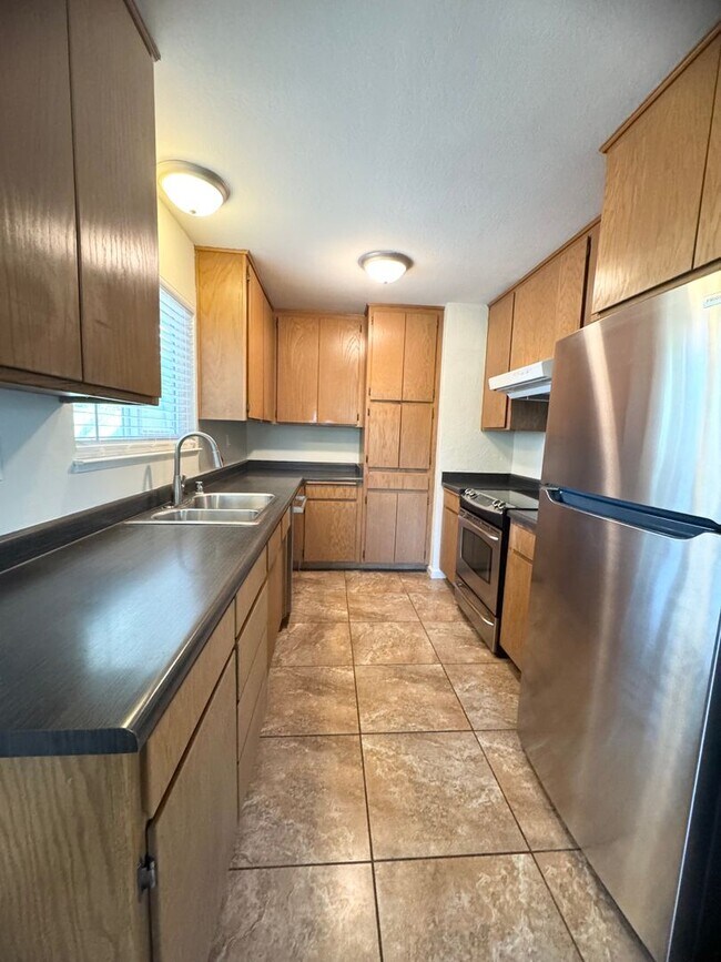 Building Photo - Available NOW - 3 Bed Home Near Bidwell Park