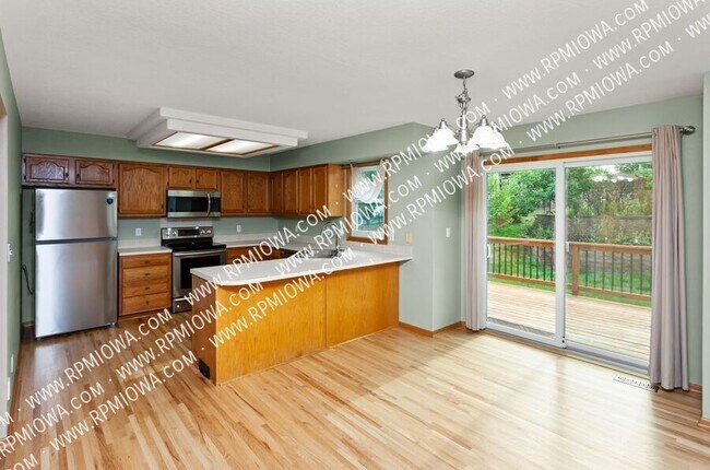 Building Photo - 8912 Highland Oaks Dr