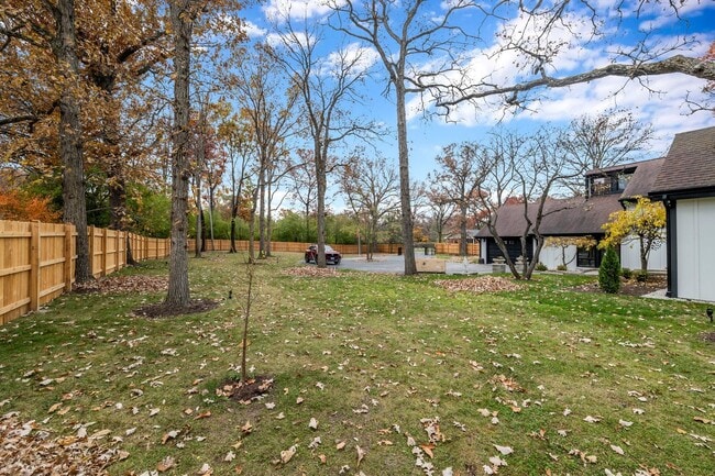 Building Photo - 15160 W Oak Spring Rd