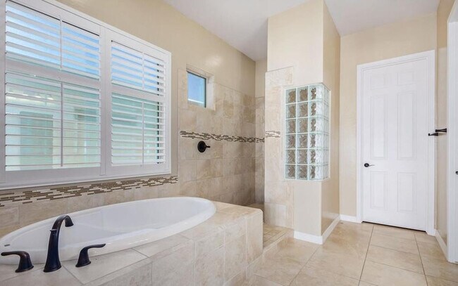 Building Photo - 14892 Aldea Dr N