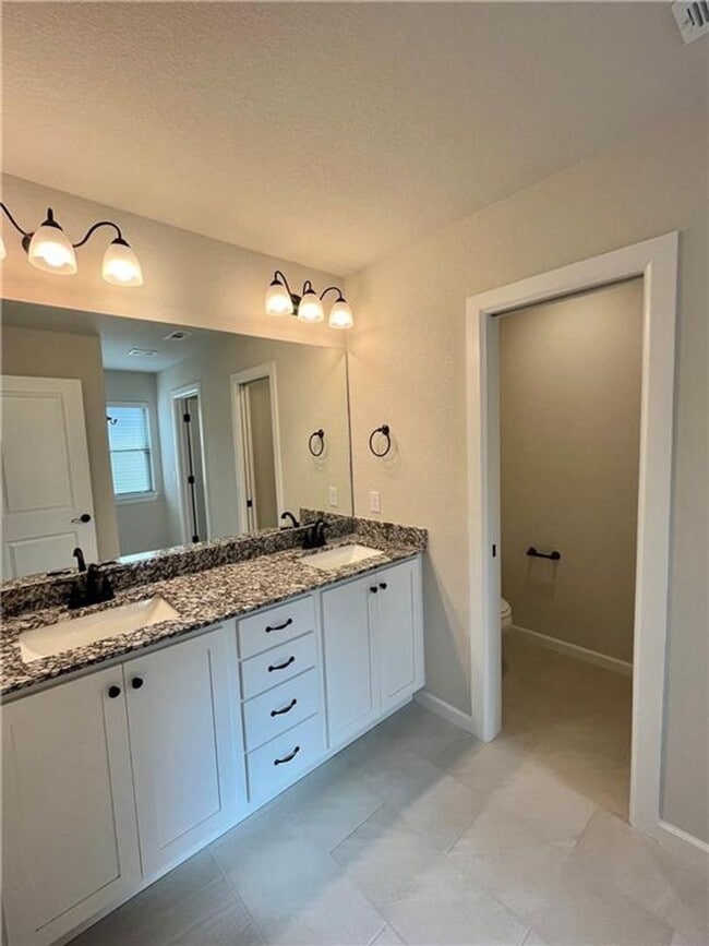 Building Photo - Modern 3-Bed, 2-Bath Home with Fenced Yard