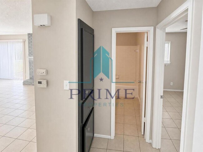 Building Photo - 9900 Randall Dr