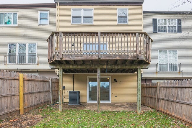 Building Photo - Spacious 3bdrm 1bath Home in Quiet Community