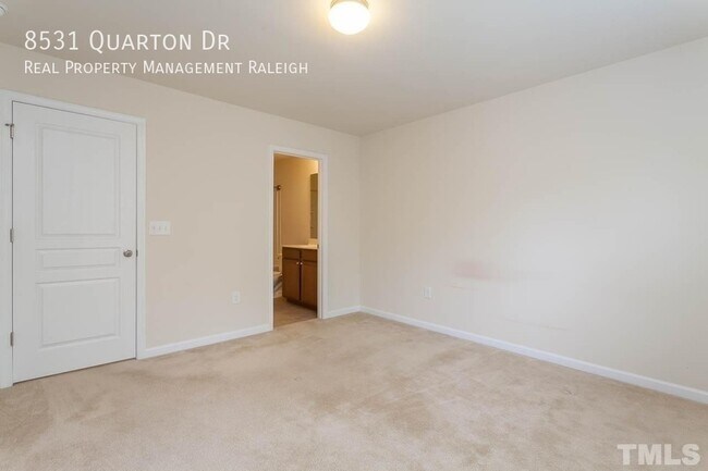 Building Photo - 8531 Quarton Dr