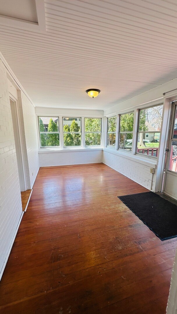 Building Photo - 124 W Crystal Lake Ave